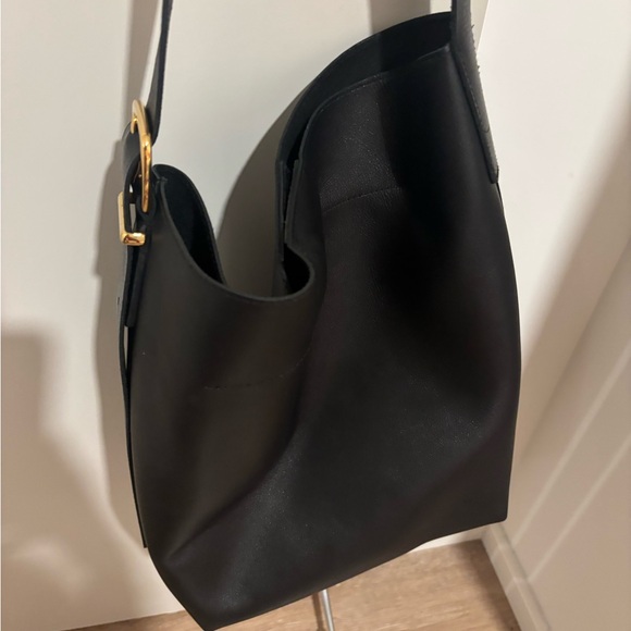 Madewell Black Essential Black Bucket Bag Tote - Picture 3 of 4